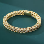 Load image into Gallery viewer, HipHopファッション向けのImperial Luxe Cuban Chainブレスレット。ラッパーに人気のゴールドとダイヤモンドが輝く高級感あふれるブレスレット。