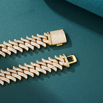 Load image into Gallery viewer, ラッパーブレスレットとして人気のSpiked Cuban Chain Bracelet。HipHopスタイルにふさわしいスパイクデザインと18Kゴールドが輝く高級感あるブレスレット。