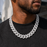 Load image into Gallery viewer, Moissanite × 925 Silver 幅14mm Prong Cuban Chain White Goldの着用イメージ(AI生成・長さ55cmを想定)