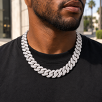 Load image into Gallery viewer, Moissanite × 925 Silver 幅19mm Majesty Cuban Chain White Goldの着用イメージ(AI生成・長さ55cmを想定)