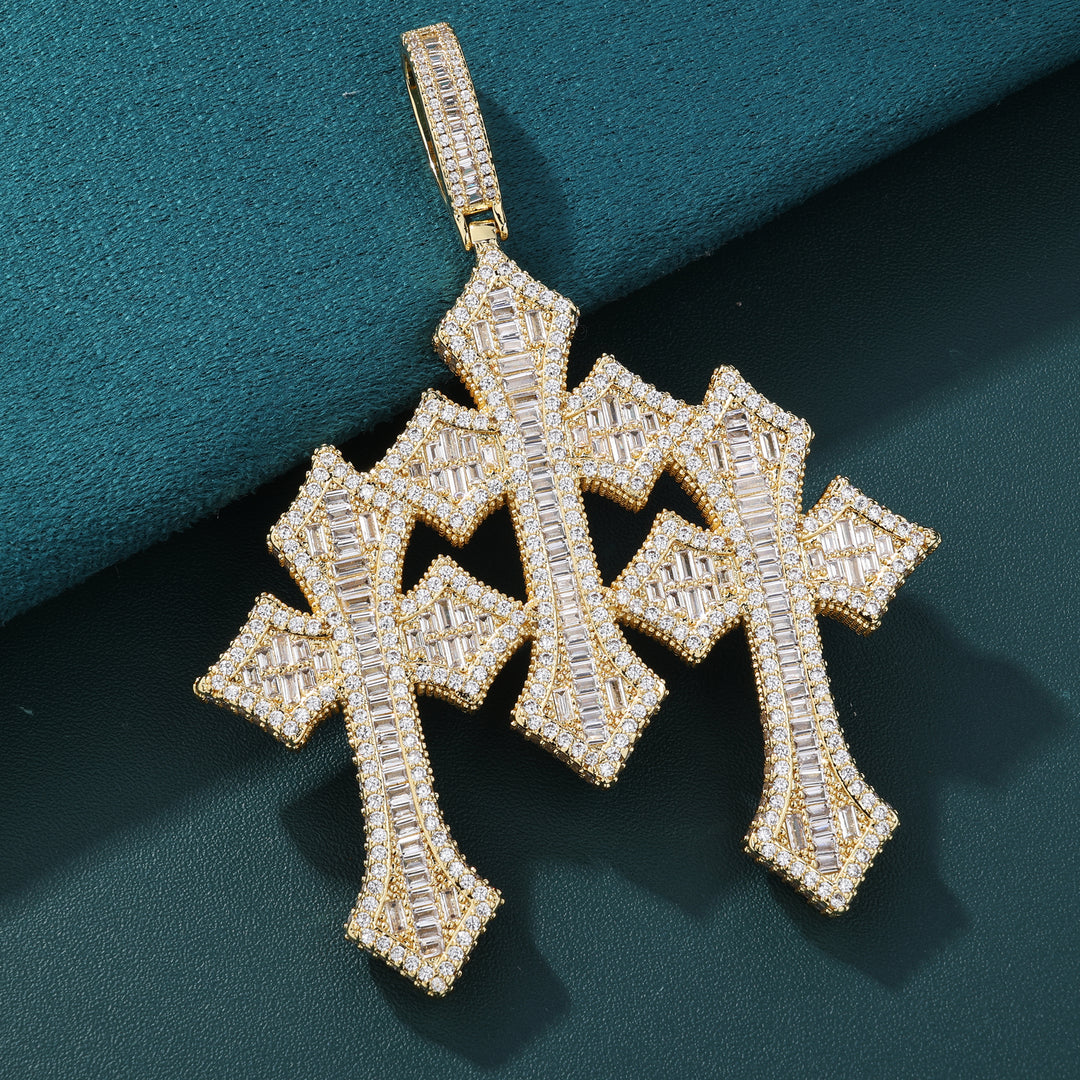 Trinity Strike Cross Pendant - (18K Gold)【無料ネックレス付属】