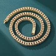 ゴールドとダイヤモンドが輝くImperial Luxe Cuban Chainネックレス。HipHopファッションやラッパーに人気の高級感あるジュエリー。