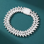 Load image into Gallery viewer, ラッパーブレスレットとして人気のSpiked Cuban Chain Bracelet。HipHopスタイルにふさわしいスパイクデザインと18Kゴールドが輝く高級感あるブレスレット。
