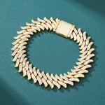 Load image into Gallery viewer, ラッパーブレスレットとして人気のSpiked Cuban Chain Bracelet。HipHopスタイルにふさわしいスパイクデザインと18Kゴールドが輝く高級感あるブレスレット。
