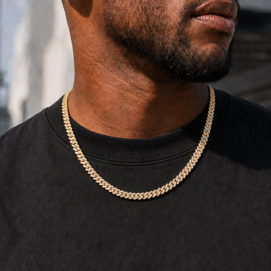 ESSENTIAL CUBAN CHAIN 5mm 18K Gold Platedの着用イメージ（AI生成・長さ55cmを想定）
