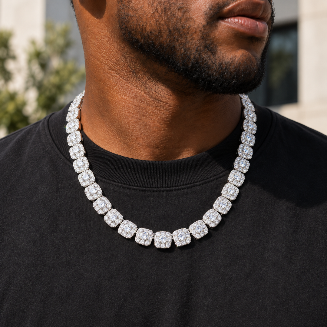 【Moissanite × 925 Silver】幅10mm - Royal Ice Chain (White Gold)の着用イメージ（AI生成・長さ55cmを想定）