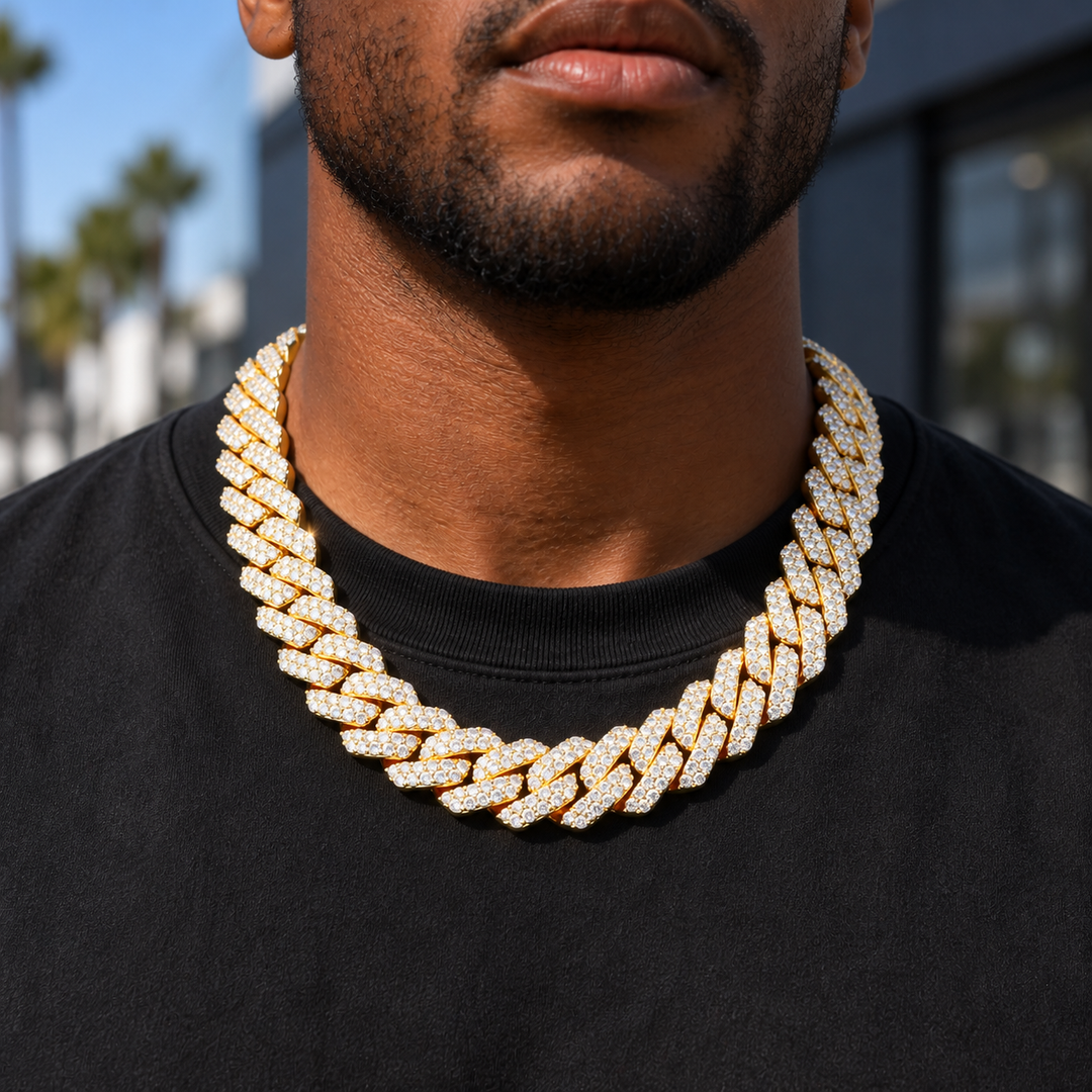 Prong Cuban Chain - 19mm (18K Gold Plated)の着用イメージ（AI生成・長さ55cmを想定）