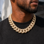 ギャラリービューアに画像を読み込み、THE EMPEROR CUBAN 25mm 18K Gold Platedの着用イメージ（AI生成・長さ55cmを想定）